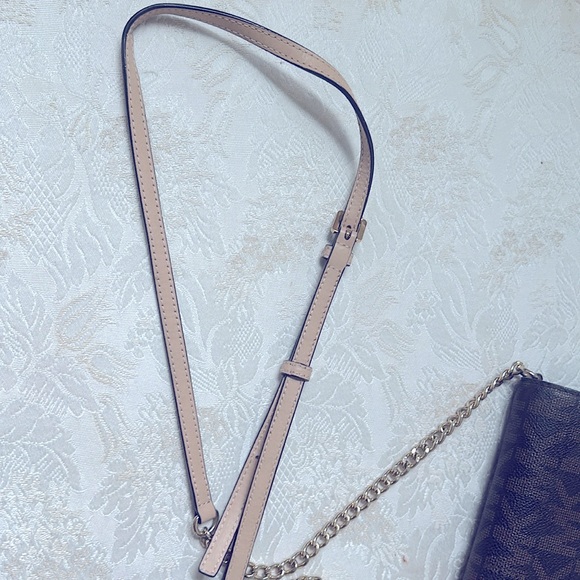 Michael Kors Jet Set large wallet on a chain
MK Signature crossbody - Picture 6 of 6